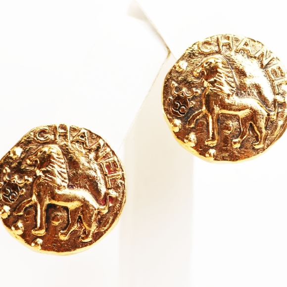 Chanel Lion Medallion Gold Plated Vintage Clip-on Earrings RARE! EUC ~ HOST PICK - Picture 6 of 16